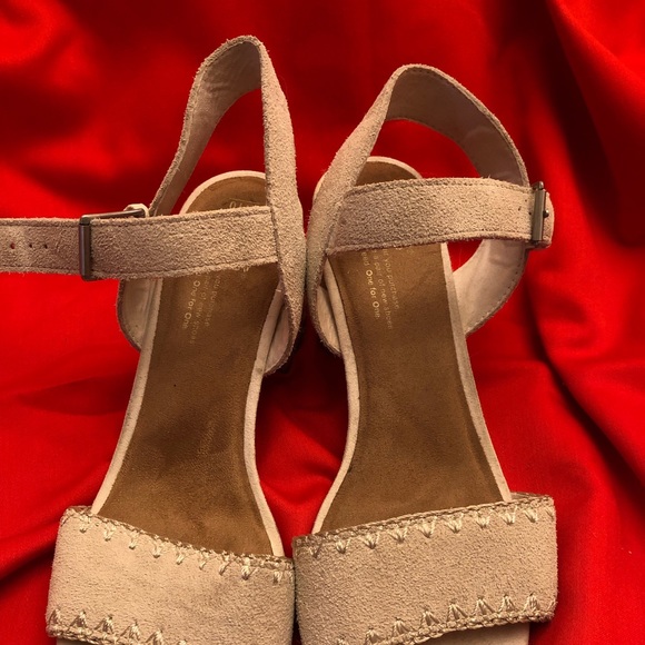 Toms Suede Rosa Sandal - Picture 2 of 8